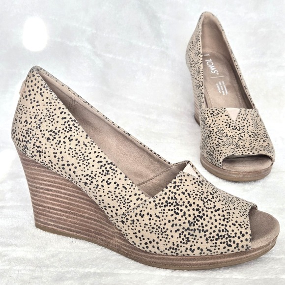 TOMS‎ Michelle Wedge Women's Sz 7.5 Heel Pump Sand Tiny Cheetah Peep Toe Canvas - Picture 1 of 9